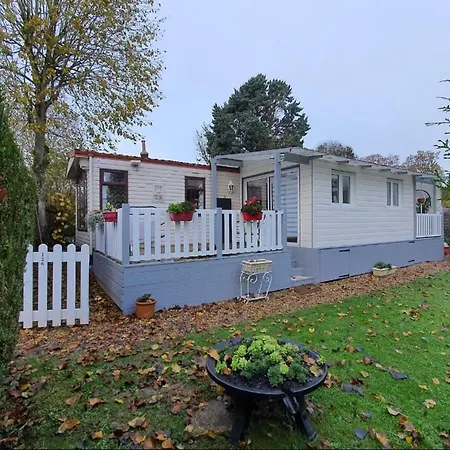 Campsite Mh126 Mobilhome Campagne Des Yvelines Saint-Illiers-la-Ville